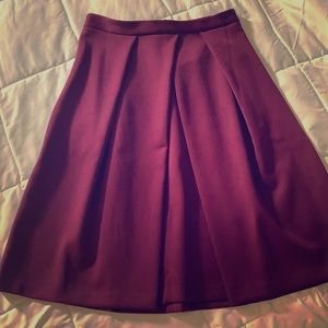 Beautiful burgundy skirt. With pockets!!!